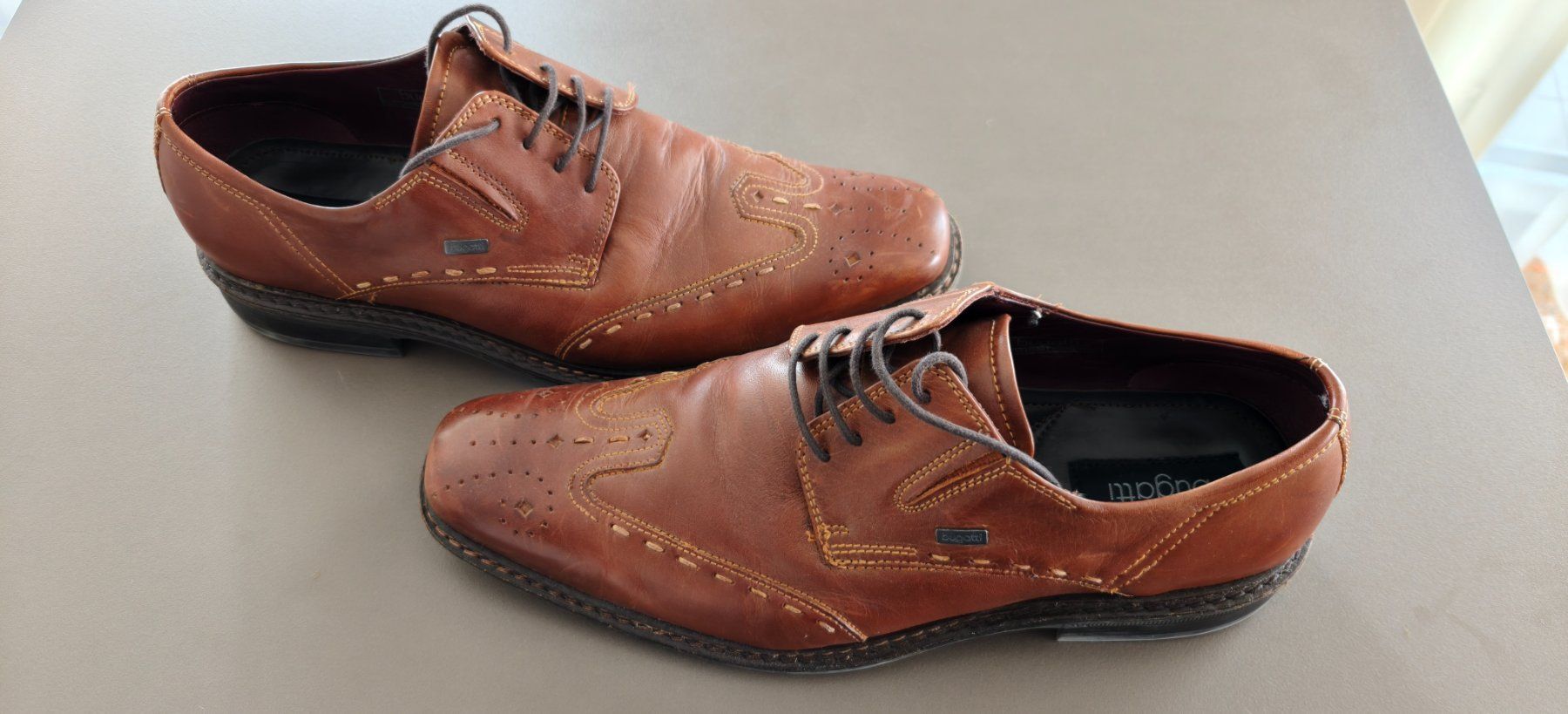 Bugatti Chaussures hommes: Bugatti Halbschuhe Herren gepflegt 8 Monate alt – D'occasion à Niederrohrdorf par privat23 2