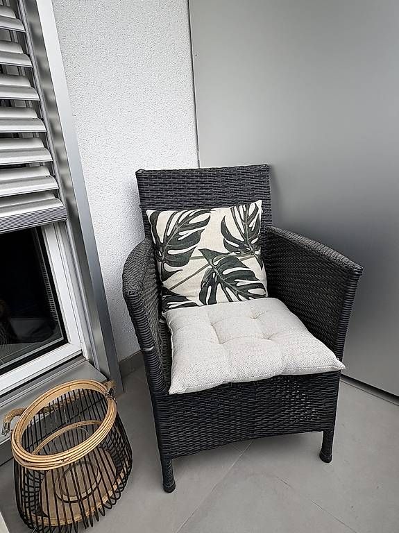 Set di tavolo e panche: Meubles balcon, jardin.. – Usato da Conthey venduto da arn_bv7m 1