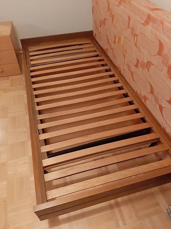 Letti: Bett mit Lattenrost (2 Stk.) – Usato da Zollikofen venduto da las_28y2 1