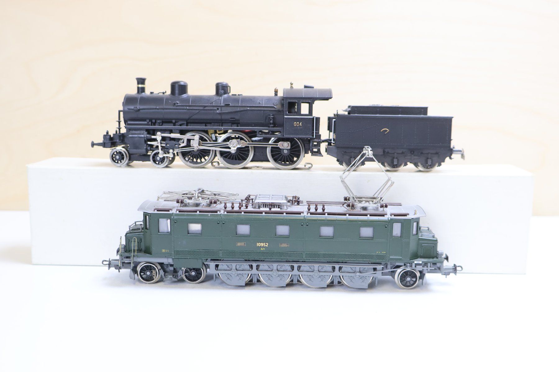 Liliput Modellini di ferrovie: Doppelpack 2 x Liliput SBB Dampflok / Ae 4/7 E-Lok H0 AC – Usato da Winterthur venduto da Monstera 5