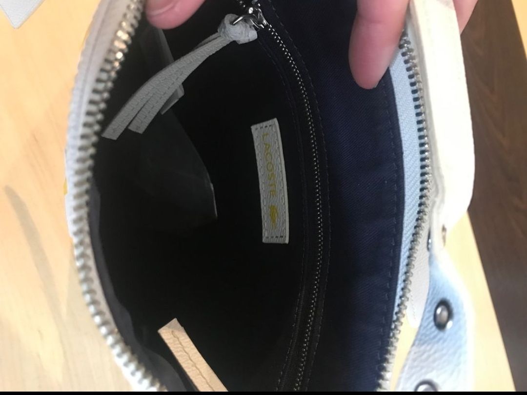 Lacoste Borse da donna: Stylish Lacoste Crossbody Bag – Usato da Rolle venduto da Groovytrain 1