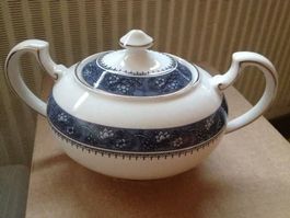 SERVICE TABLE BONE CHINA 62 PIECES NEUF