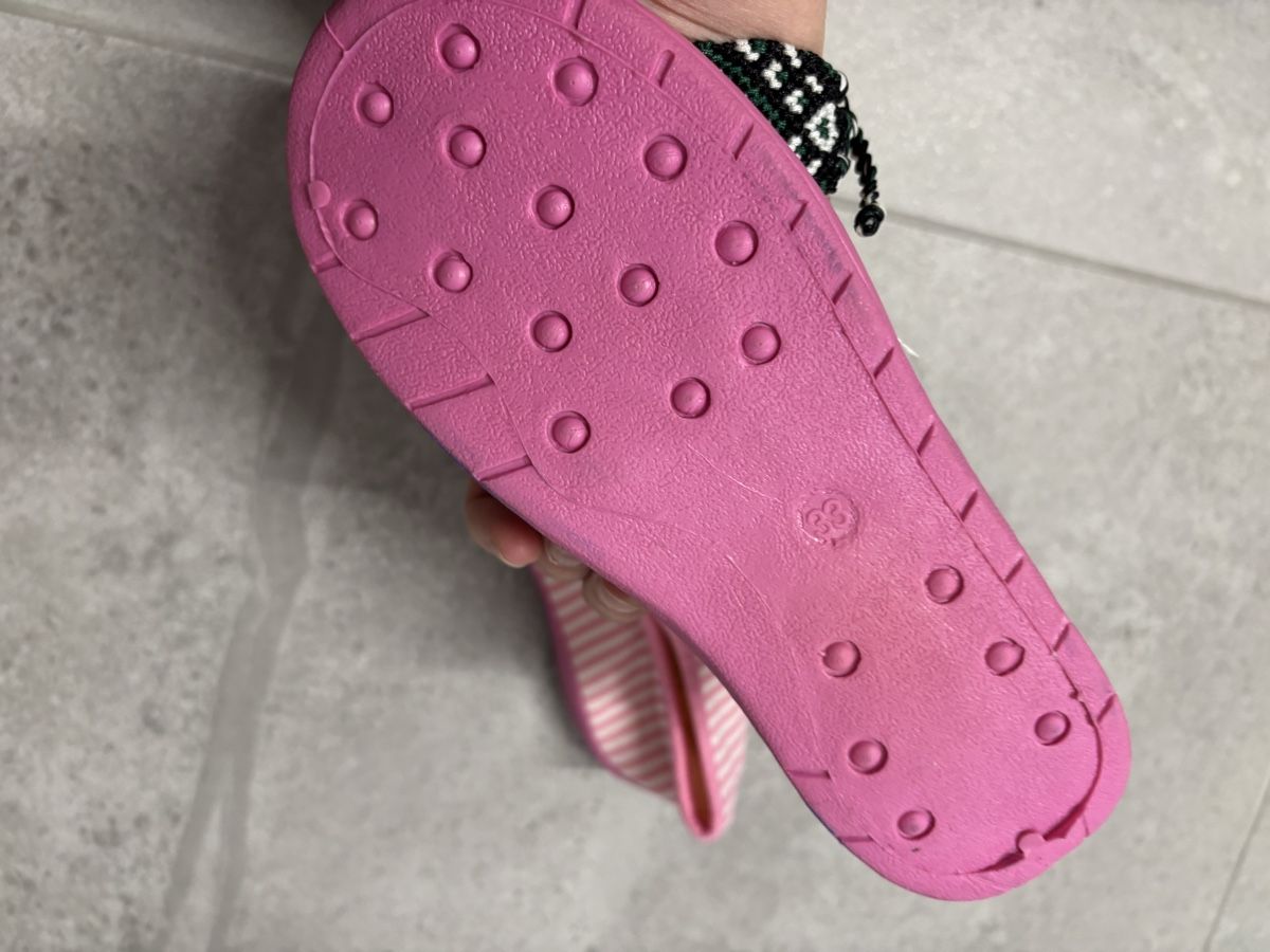Scarpe per ragazze: Pantoufle 33 neuf anti dérapant – Nuovo (secondo la descrizione) da Salvenach venduto da gwenwywar 1