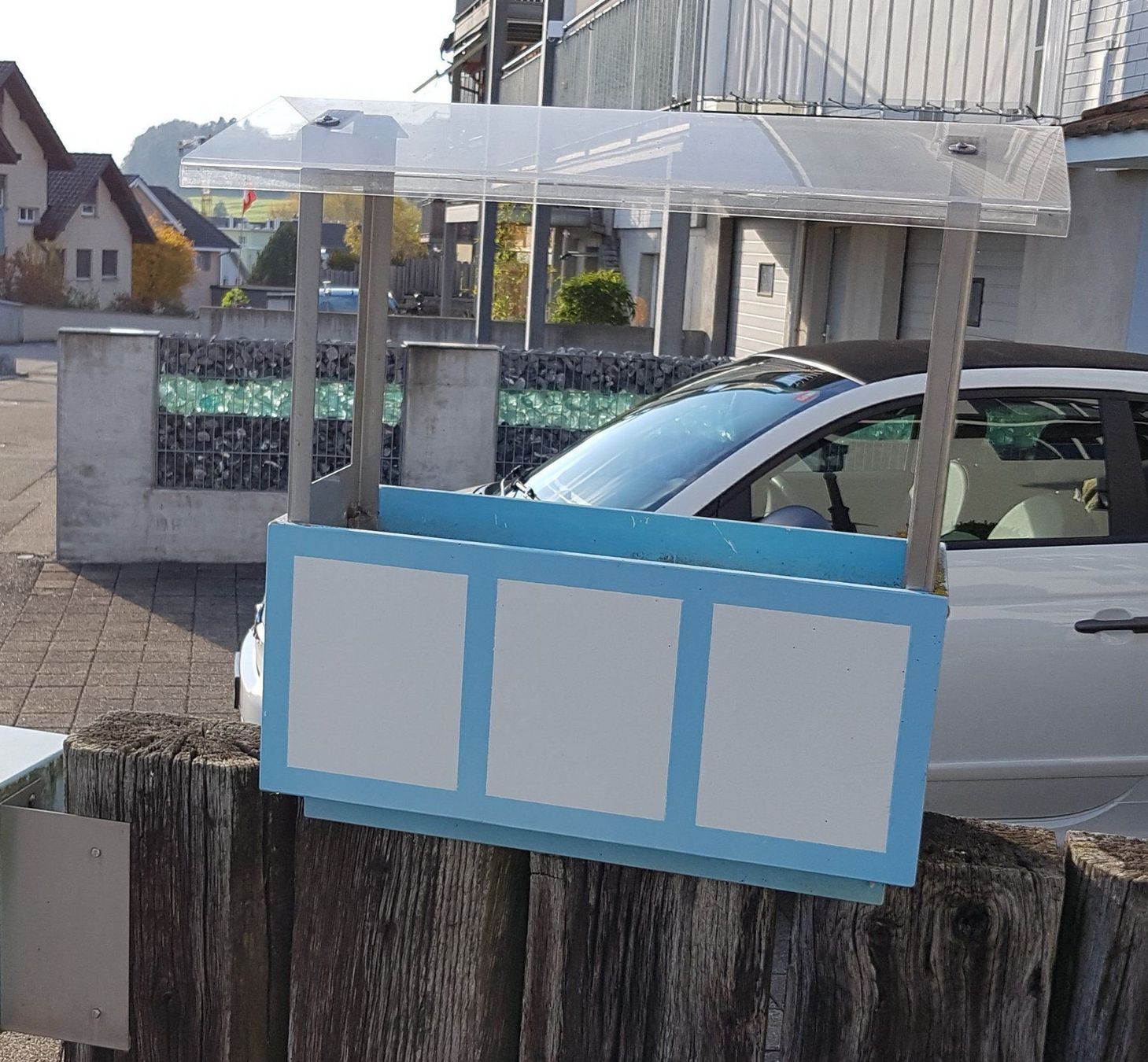 Casse di trasporto: Blumenkiste mit Regendach – Usato da Abtwil  SG venduto da Relluem1 3