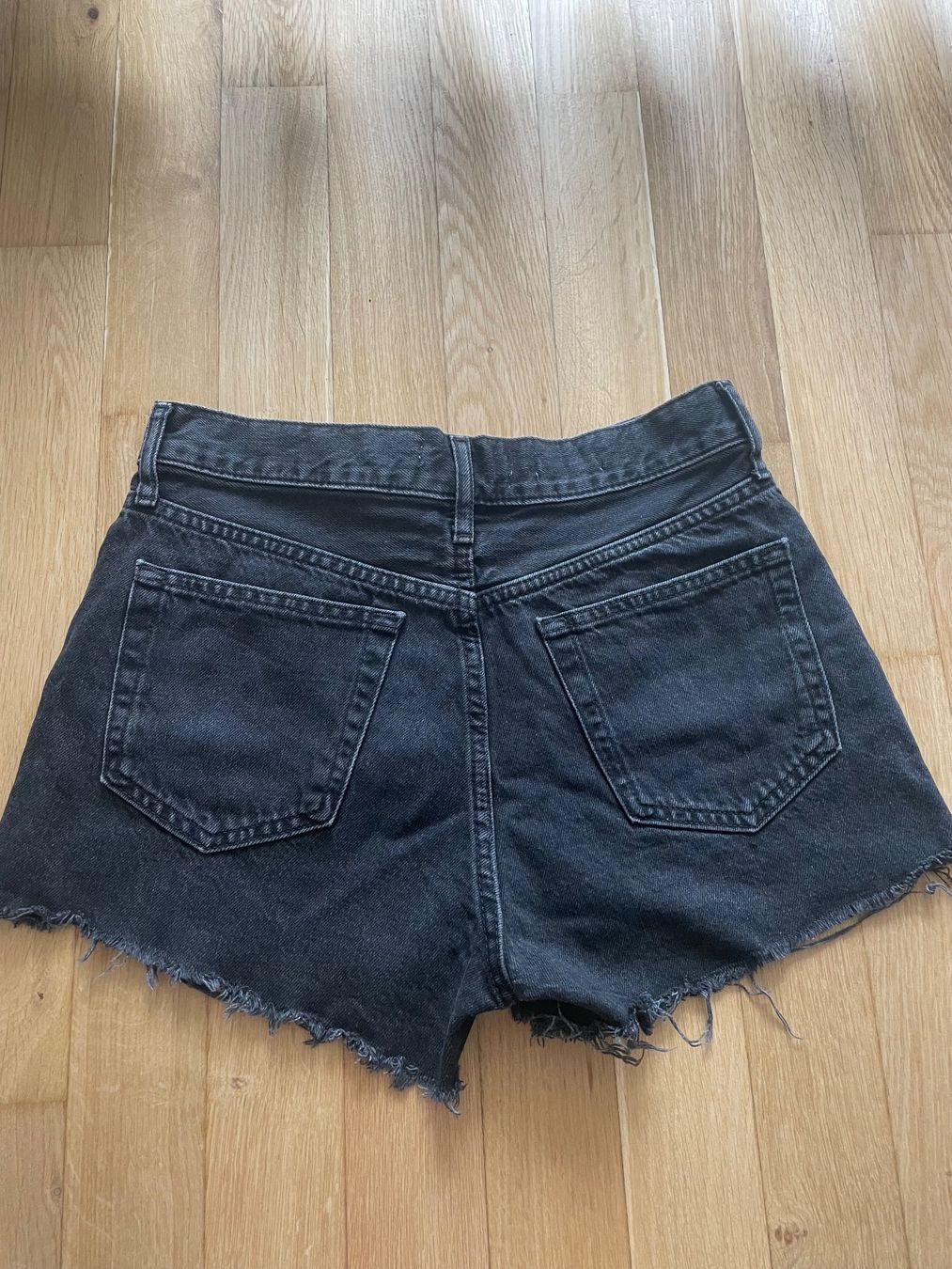 Mango Jeans: Short Noir Mango – Usato da Sierre venduto da e_vrn 3