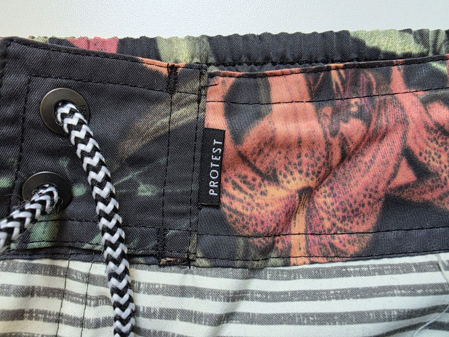 Protest Costumi da bagno: "Protest" Badeshort, Gr. L – Usato da Seeberg venduto da cinderella003 3