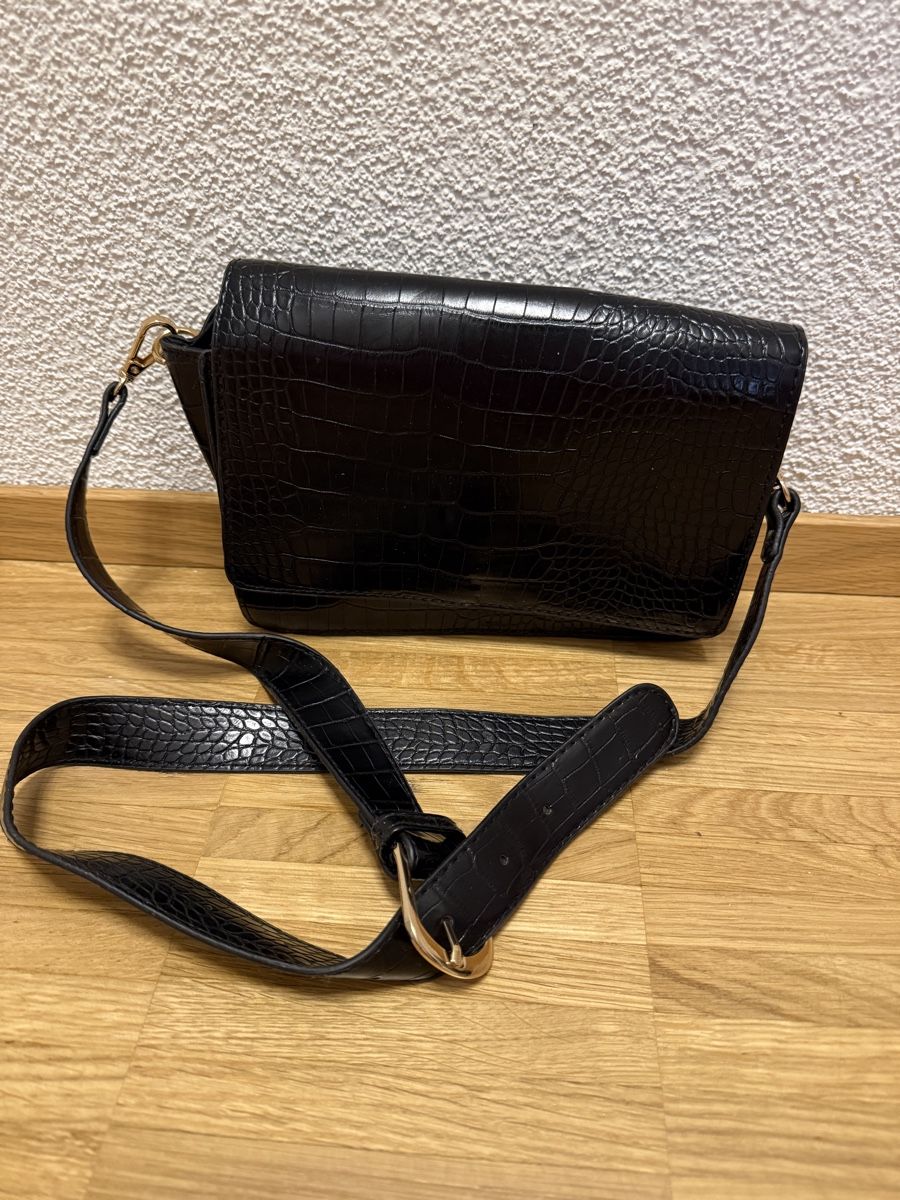Sacs femmes: Umhängetasche – Neuf (Voir description) à St. Gallen par azra_sadikov