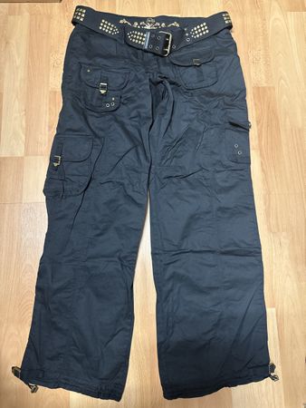 Schwarze Cargohose mit Nietengürtel Gr. 38 #1