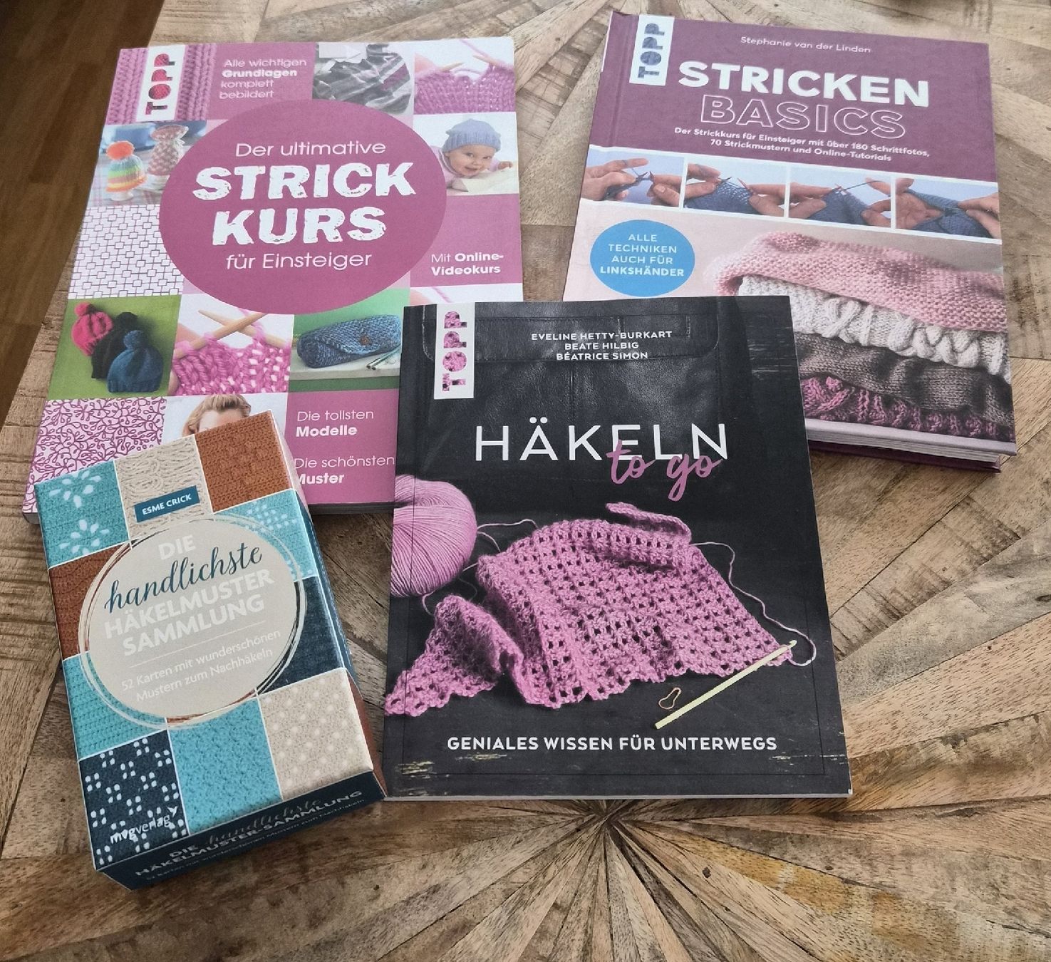 Libri: Strick- und Häkelbücher Set -  NEU – Nuovo e nell'imballaggio originale da Münchenbuchsee venduto da toviloa