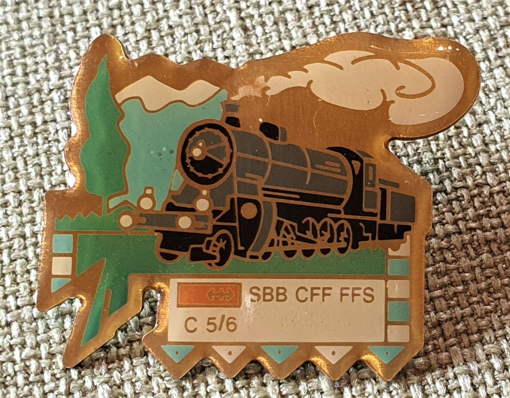 Plaketten & Abzeichen: C936 - Pin SBB CFF FFS C5/6 Lokomotive – Gebraucht aus Reinach BL von Boston-Verkauf