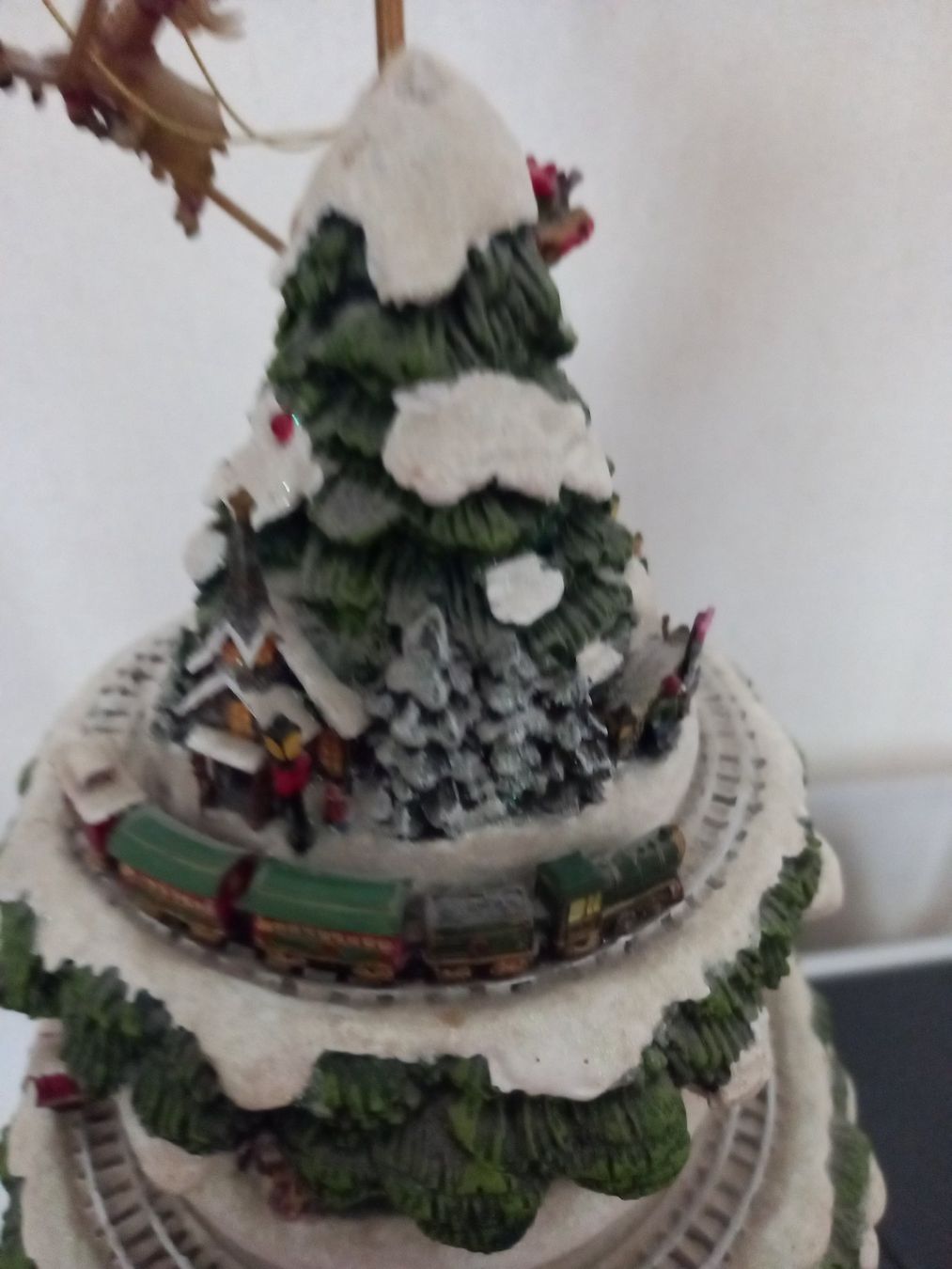 Tutte le decorazioni: Sapin de Noël musical Thomas Kinkade – Usato da St-Sulpice VD venduto da asc_5twt 2