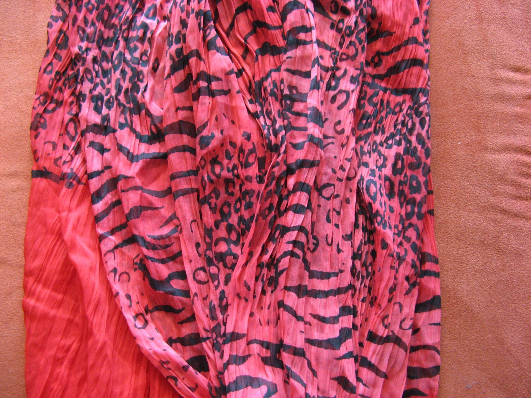 Foulard & Sciarpe: Schal oder Foulard aus Indien rot-schwarz – Nuovo (secondo la descrizione) da Zürich venduto da apil 4