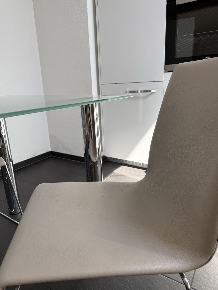 Set di tavolo e panche: Glas-Esstisch mit Stühlen – Usato da Döttingen venduto da kla_l5fp 3