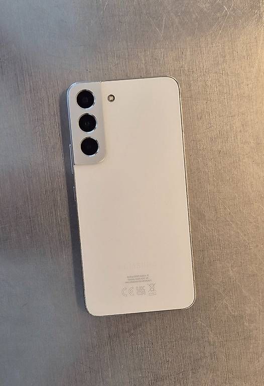 Samsung Telefoni cellulari / Smartphones: Samsung Galaxy S22 (Phantom White, Dual SIM, 5G) – Usato da Islisberg venduto da Dcotting 1