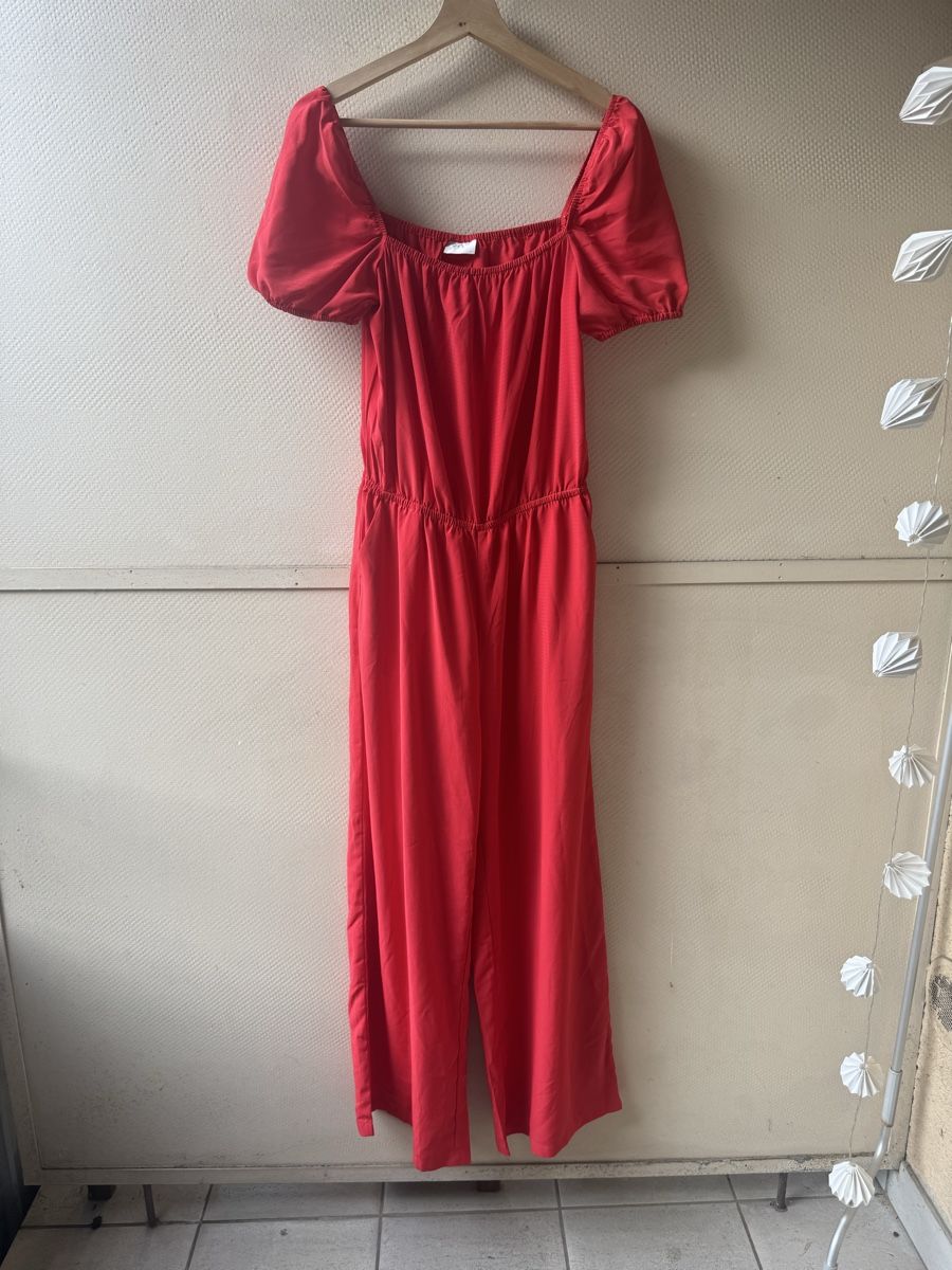 Replay Tute: Vila Red Jumpsuit, Size 36, Summer Ready! Chic & Comfy – Usato da Zürich venduto da lad_lv9c