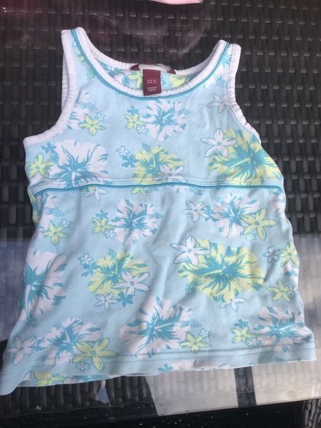 Blusen, T-Shirts & Tops: Mädchen Top T-Shirt 116 – Neu (gemäss Beschreibung) aus Bergdietikon von antovale