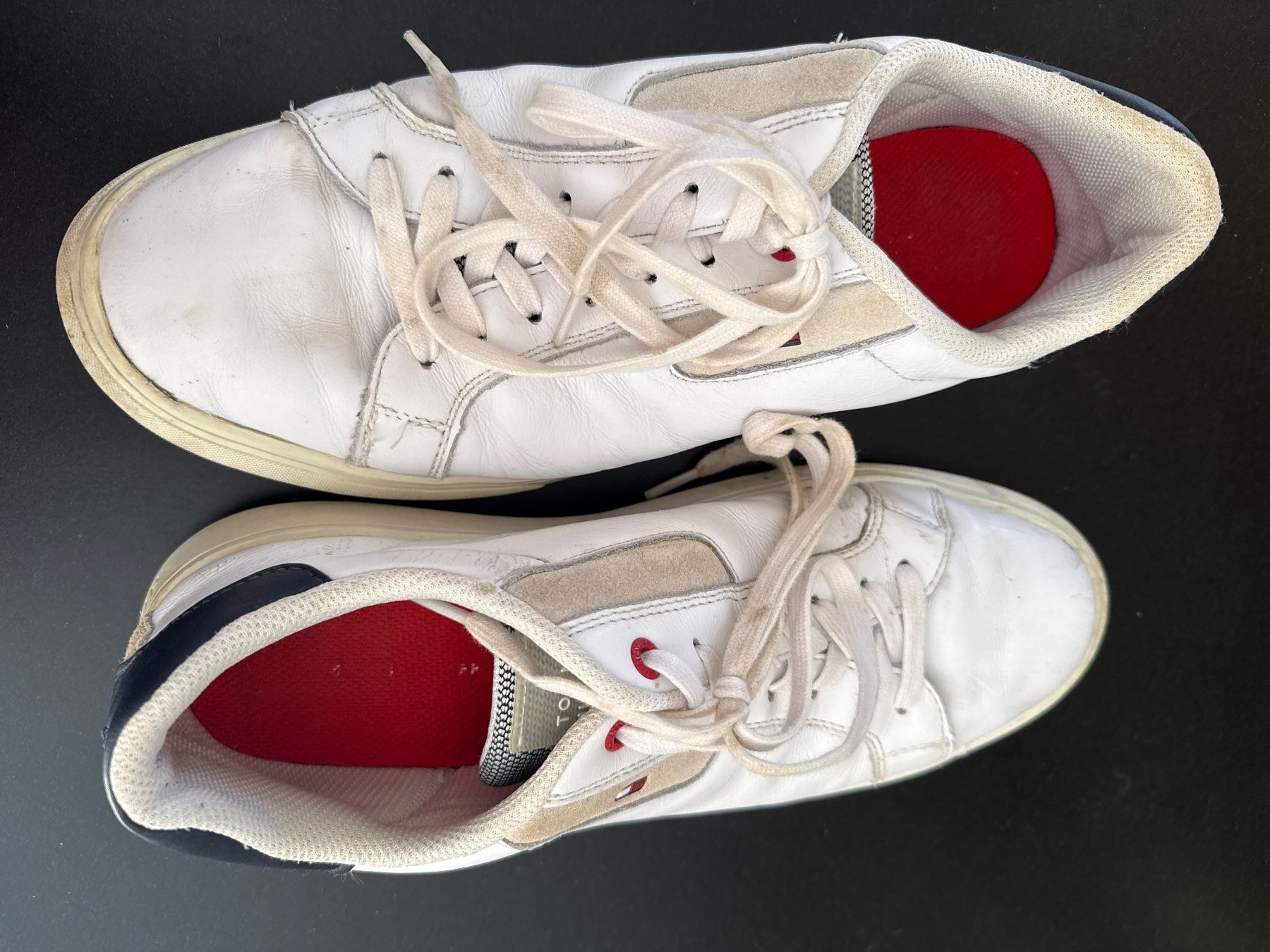Tommy Hilfiger Scarpe da uomo: Baskets Tommy Hilfiger en cuir blanc - Taille 44 – Usato da La Cibourg venduto da rangiroa98