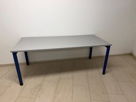 Bürotisch für CHF 1.00.