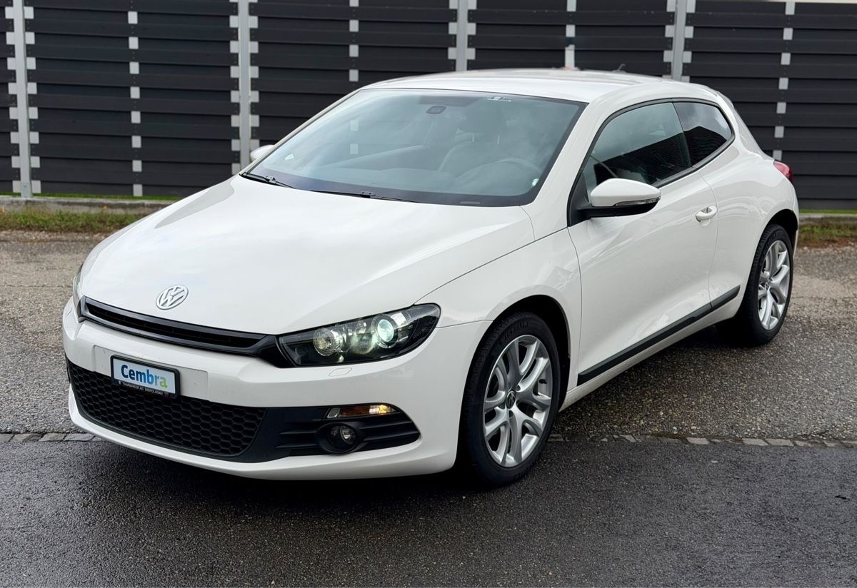 VW Autos: VW Scirocco 1.4 TSI weiss 2012  – D'occasion à Döttingen par jeny77