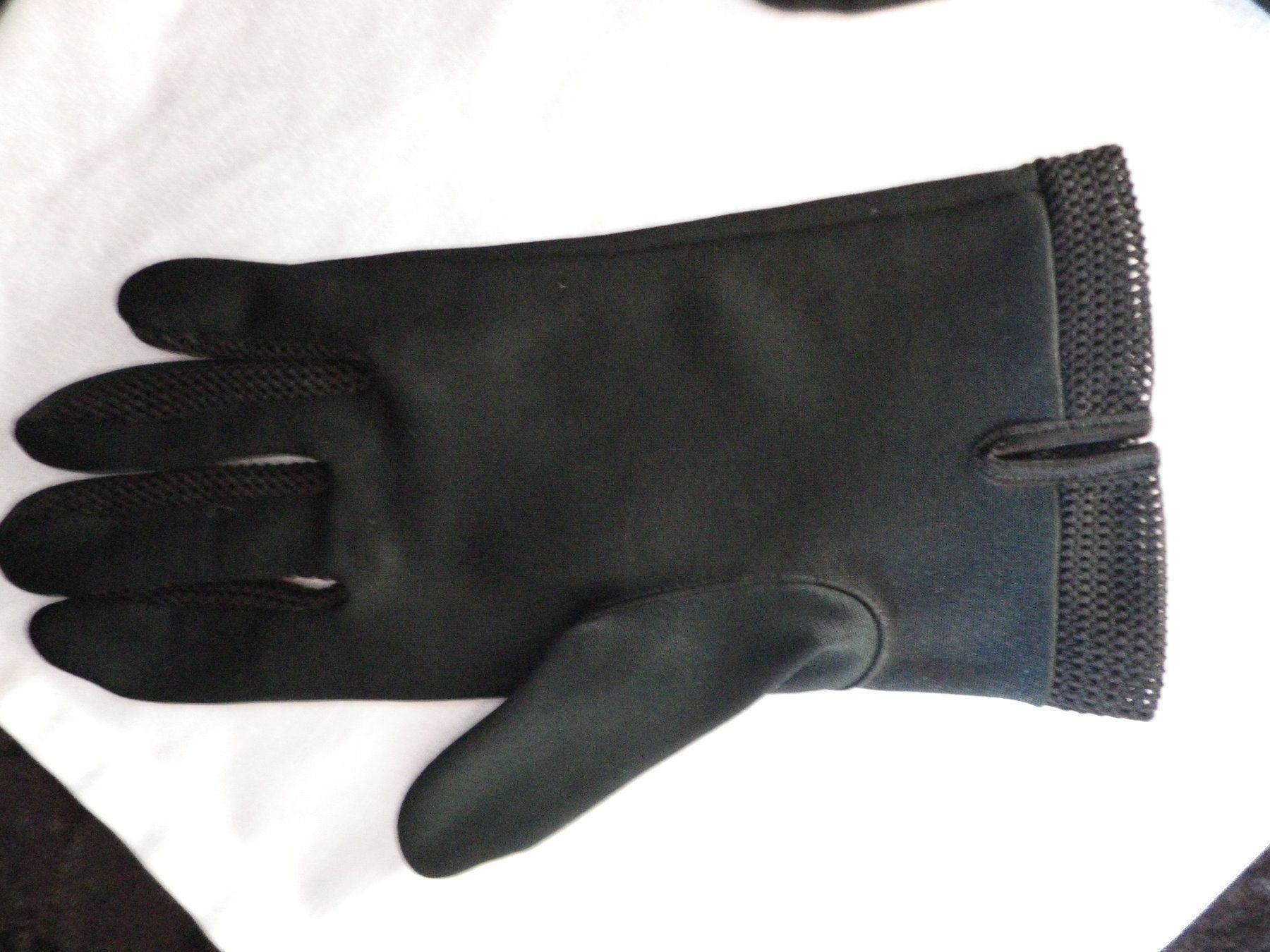 Guanti & manicotti: Satinierte Schwarze Damenhandschuhe – Usato da Reinach BL venduto da Annodomini 1