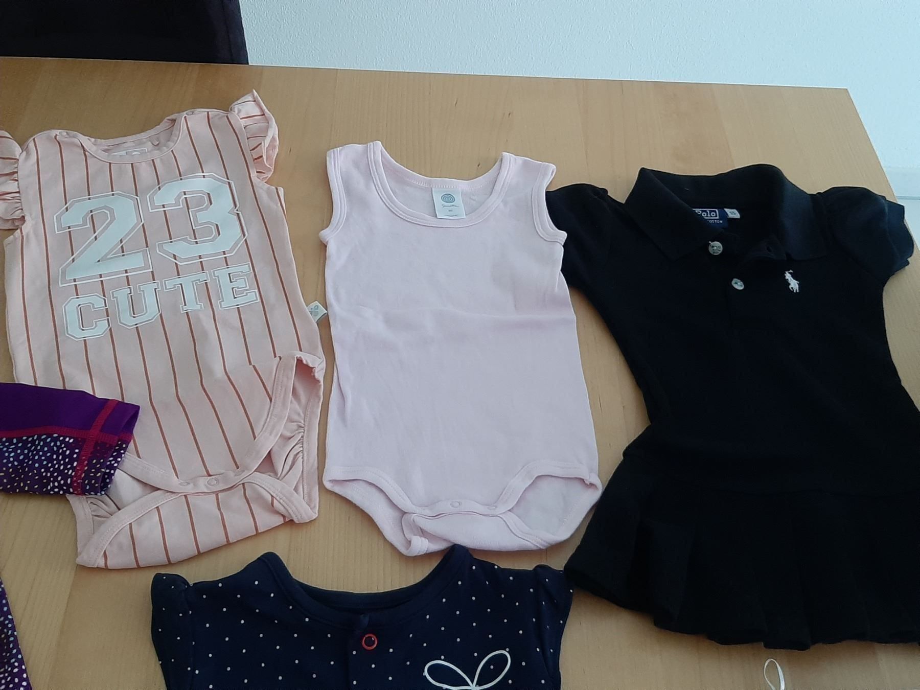 Lotti & Set di vestiti: K..46) Mädchenset ca alles Gr. 80 – Usato da Wil SG venduto da Saxer1 1