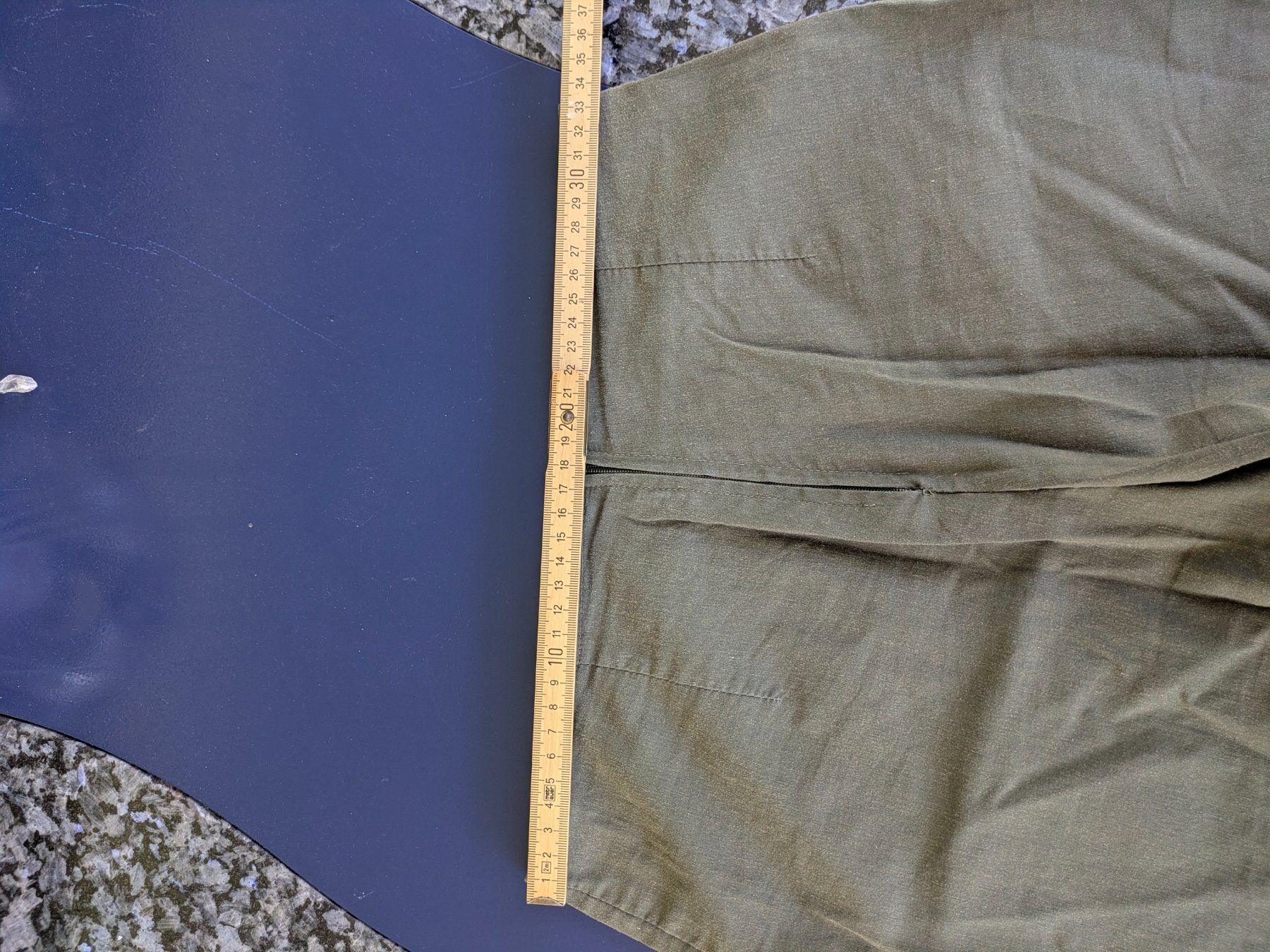 Pantaloni: Olivgrüner Minirock/Shorts – Usato da Adlikon venduto da Match62 4