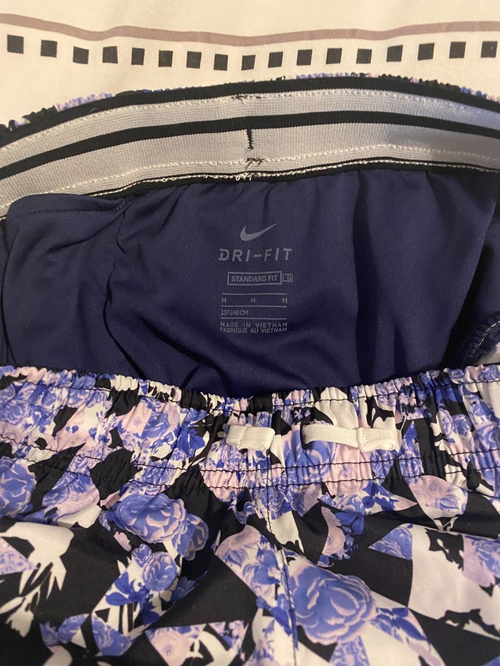 Nike Pantaloni: Nike Shorts – Usato da Winterthur venduto da Libra7 2