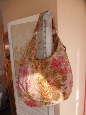 HOBO USA LEDER SCHULTERTASCHE IN SNAKE DEKOR MIT BLUMEN -NEU