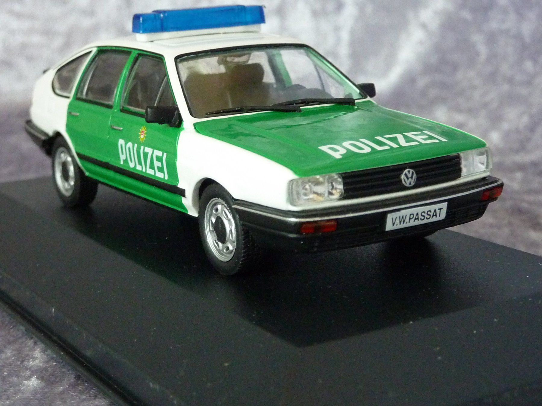 Volkswagen Modellini d'auto: VW Passat B2 Polizei 1:43 – Nuovo (secondo la descrizione) da Dürrenäsch venduto da modellautos4you 6