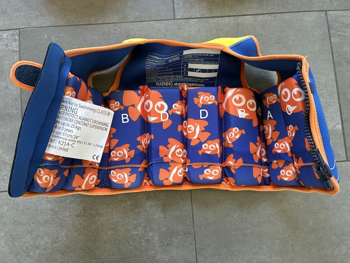 Schwimmwesten: Konfidence Schwimmweste – Gebraucht aus Magden von MissPerfect 2
