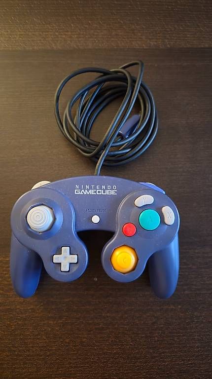 Nintendo Controller: Original GameCube Controller & Nintendo Adapter WUP-028 – Gebraucht aus Basel von Dodotefto