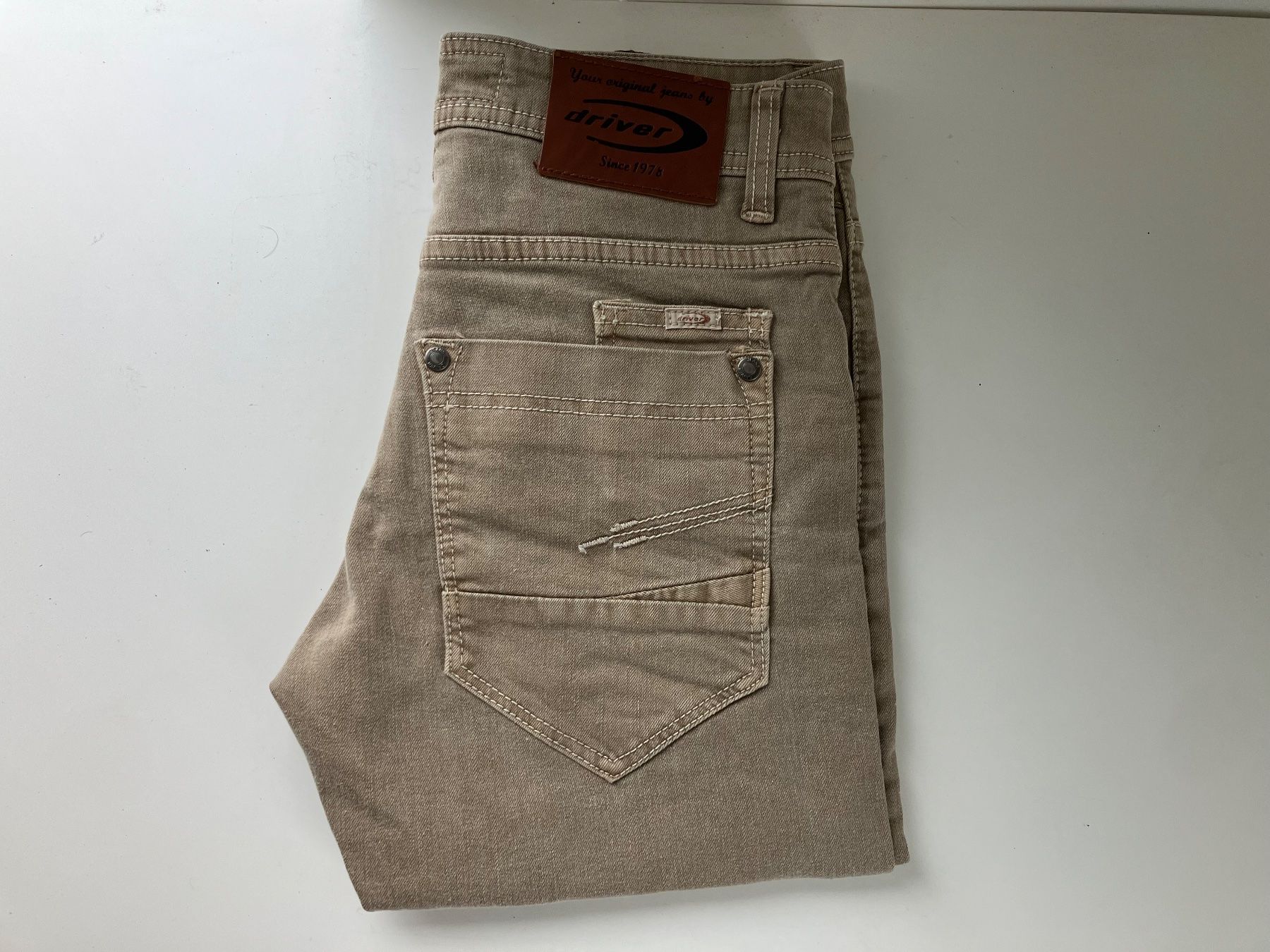 Jeans: Driver Jeans Herrenhose beige Gr. 28 – Usato da Wettingen venduto da Chnoelleli