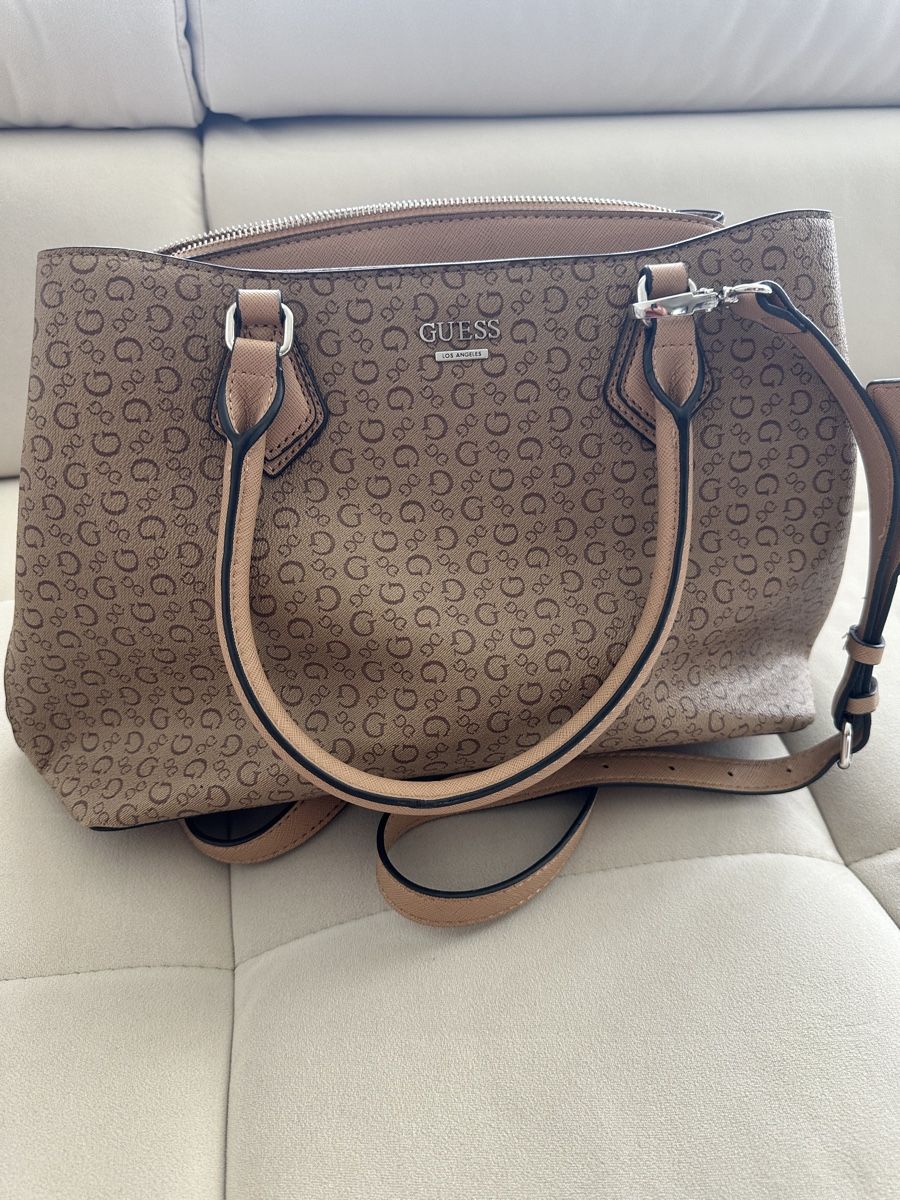 Guess Sacs femmes: Guess  Monogramm Handtasche – D'occasion à Volketswil par elh_79vz