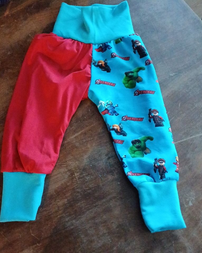 Hosen: Coole Avengers Pumphose, Grösse 68 – Neu und originalverpackt aus Oberurnen von Schwert64