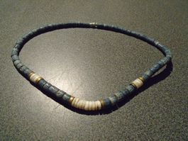 Kette blau/grau Ton, weiss