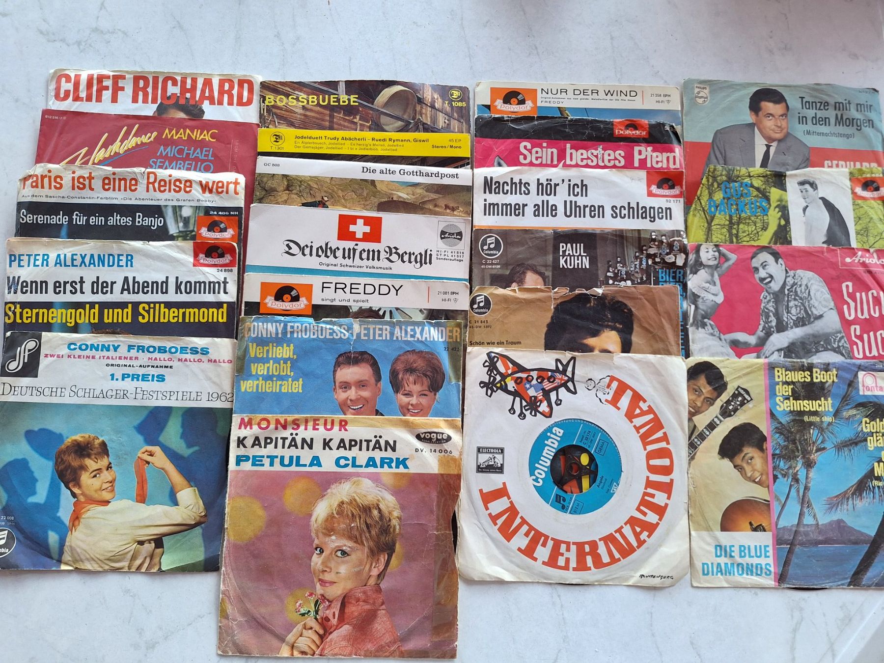 Dischi in vinile: 22 STK DIVERSE URALTE SINGLES – Usato da Huttwil venduto da Kunterbuntli