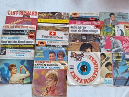 22 STK DIVERSE URALTE SINGLES