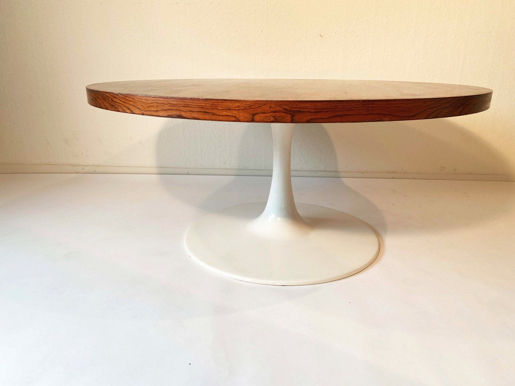 Tulip Tavoli: Midcentury Rosewood Coffee Table – Usato da Beringen venduto da Kultgut 1