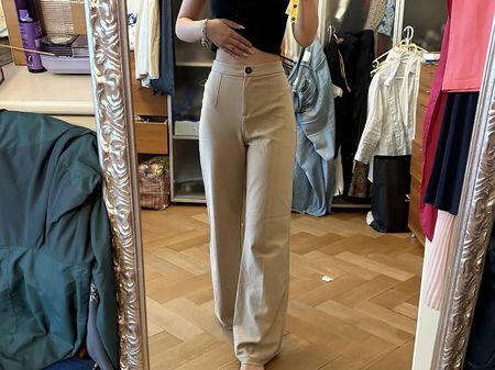 Schicke und bequeme Bershka Stoffhose ,Grösse 32