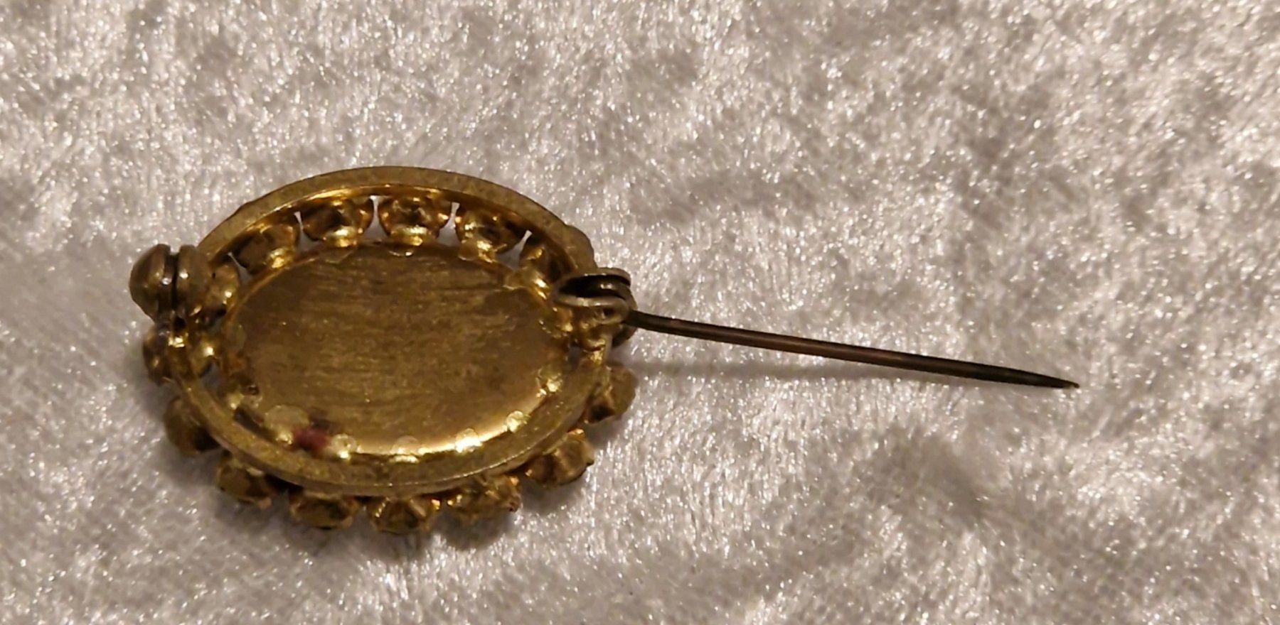Spille & Fermagli: Vintage Brosche rosa Kunstopal eingefasst m.Simili-Diamanten – Usato da Zürich venduto da silver-team 5