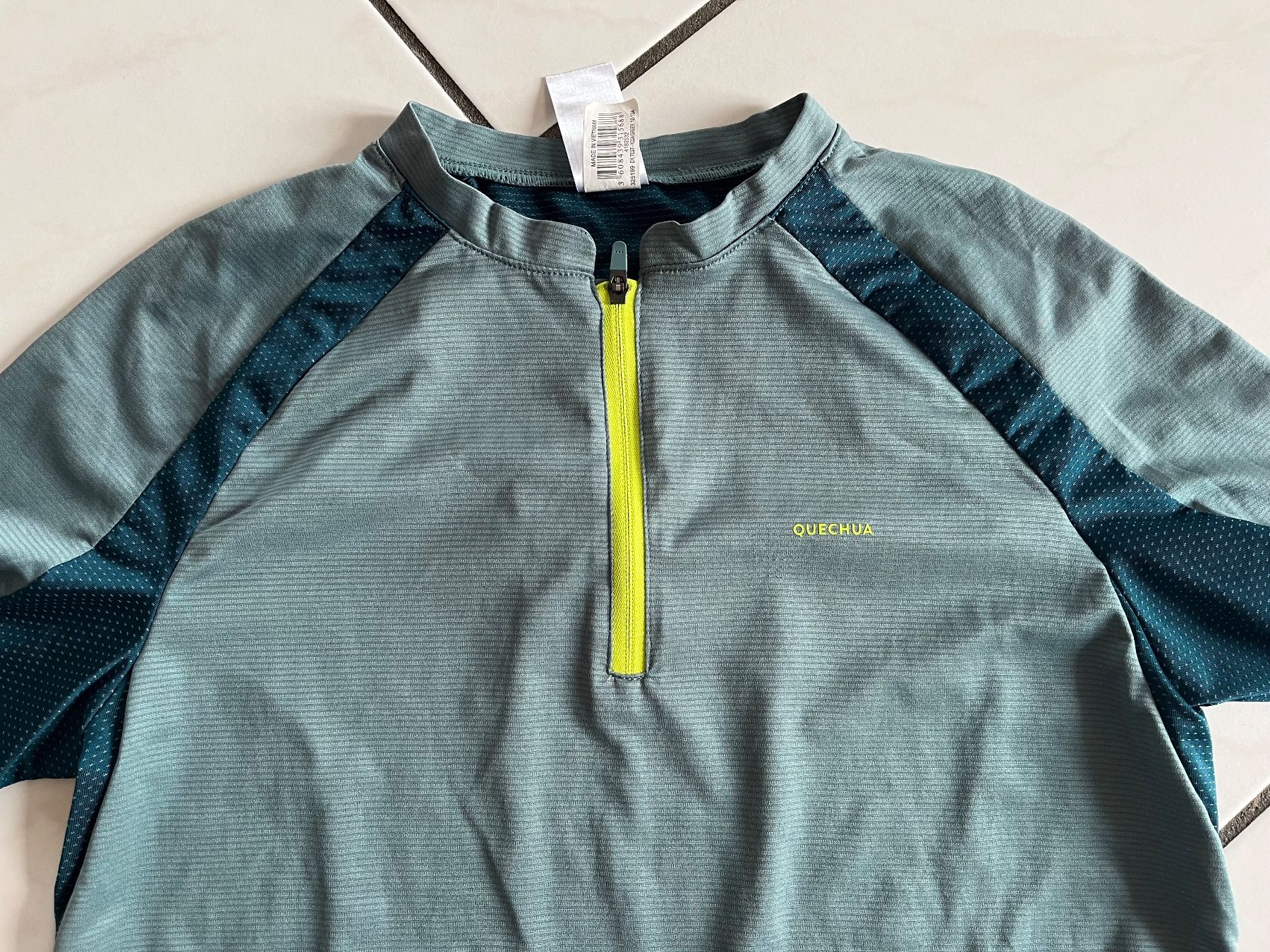 T-Shirts: T-shirt sport hyper léger 152 cm – Gebraucht aus Montalchez von Azurea79 1