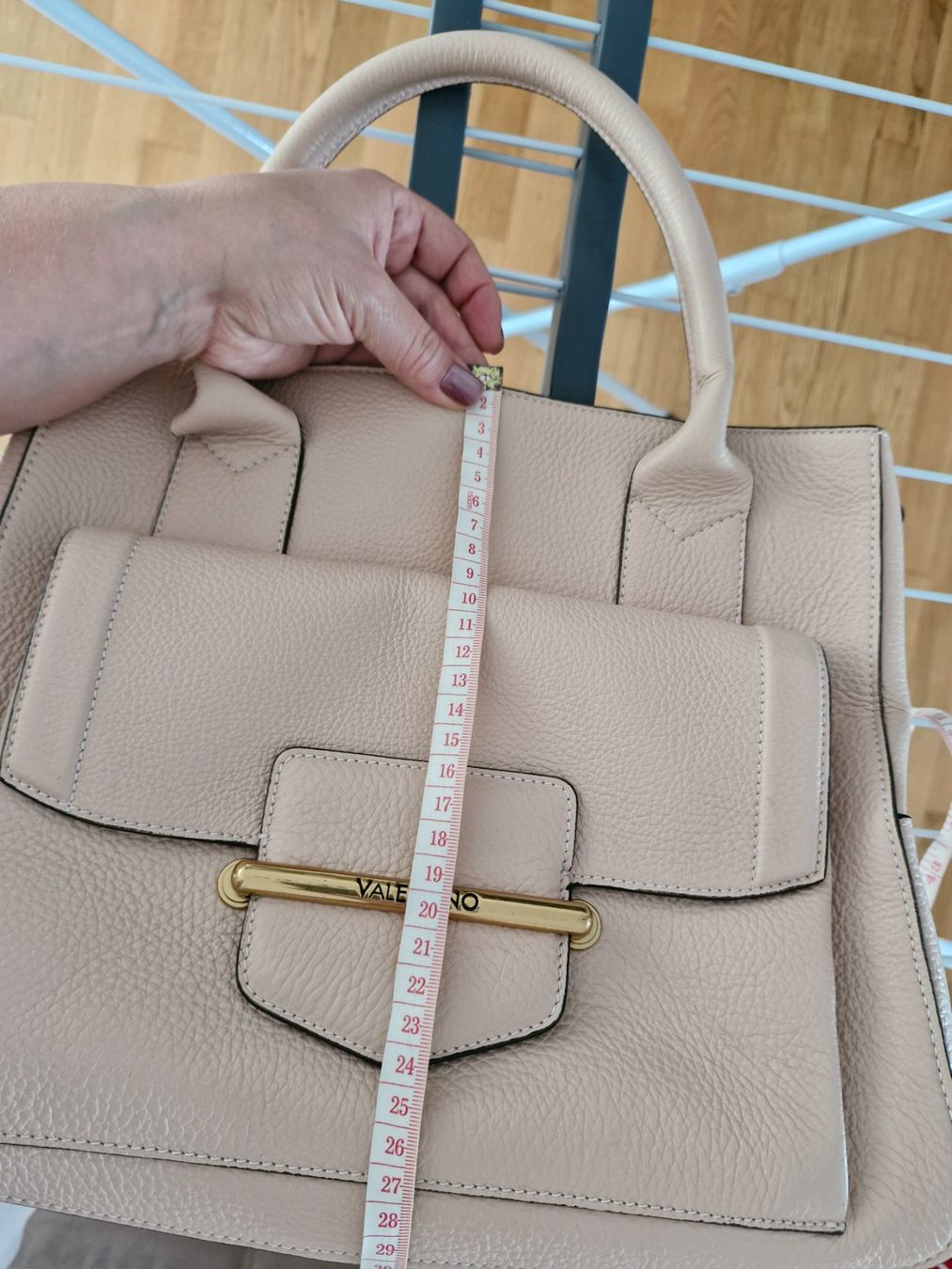 Valentino Taschen für Damen: Wunderschöne Valentino Handasche – Gebraucht aus Schlieren von ela_x7qh 9