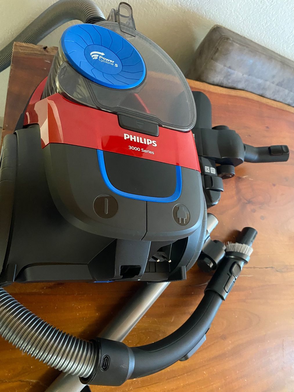 Philips Aspirateurs & Accessoires: Philips PowerPro 3000 Series mit PowerCyclone 5 – D'occasion à Wängi par inf_2hrj 3