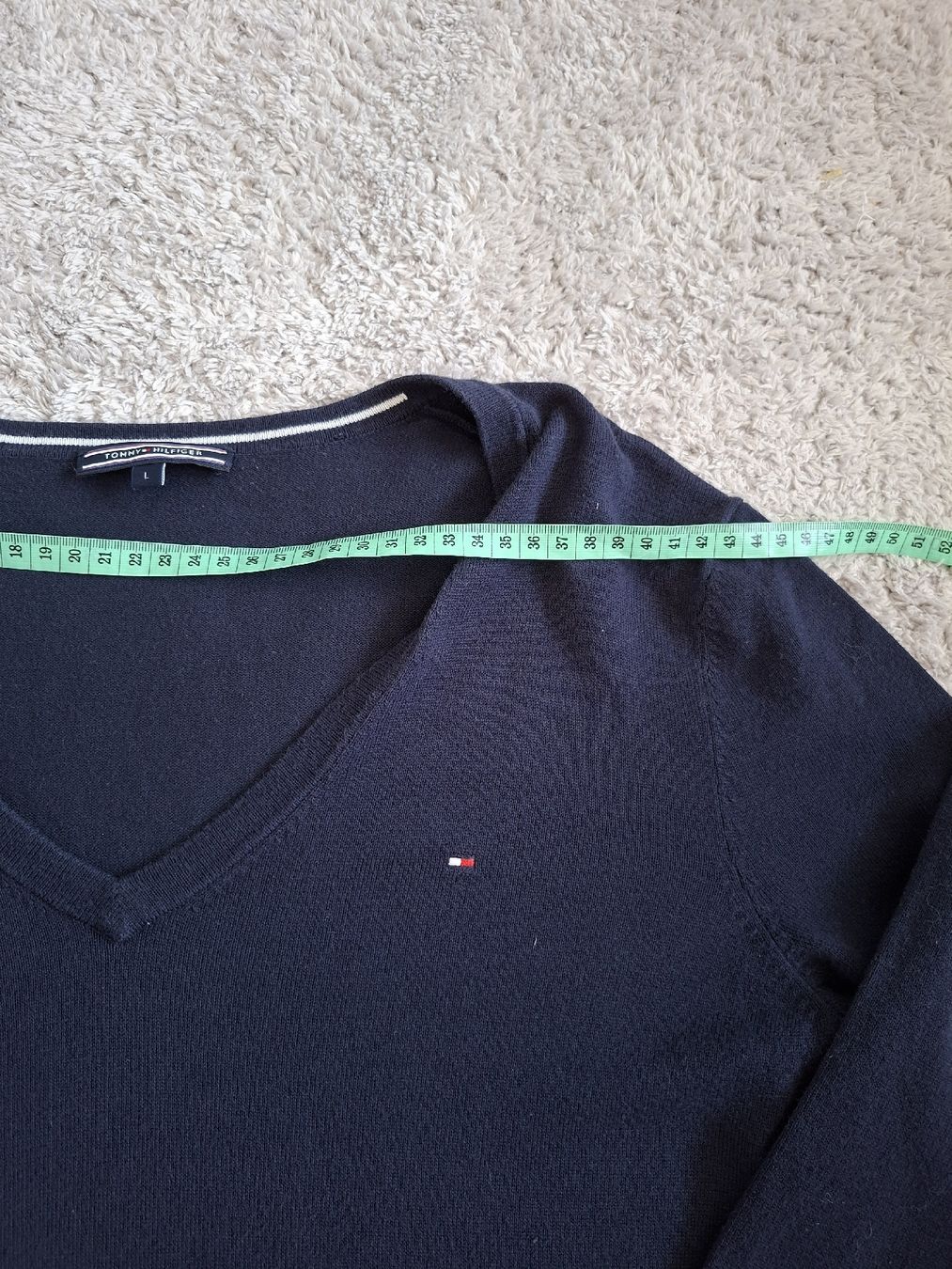 Tommy Hilfiger Maglioni & Felpe: Pull Col V Tommy Hilfiger Bleu Marine Taille L  – Usato da Renens VD venduto da ser_j2fn 3