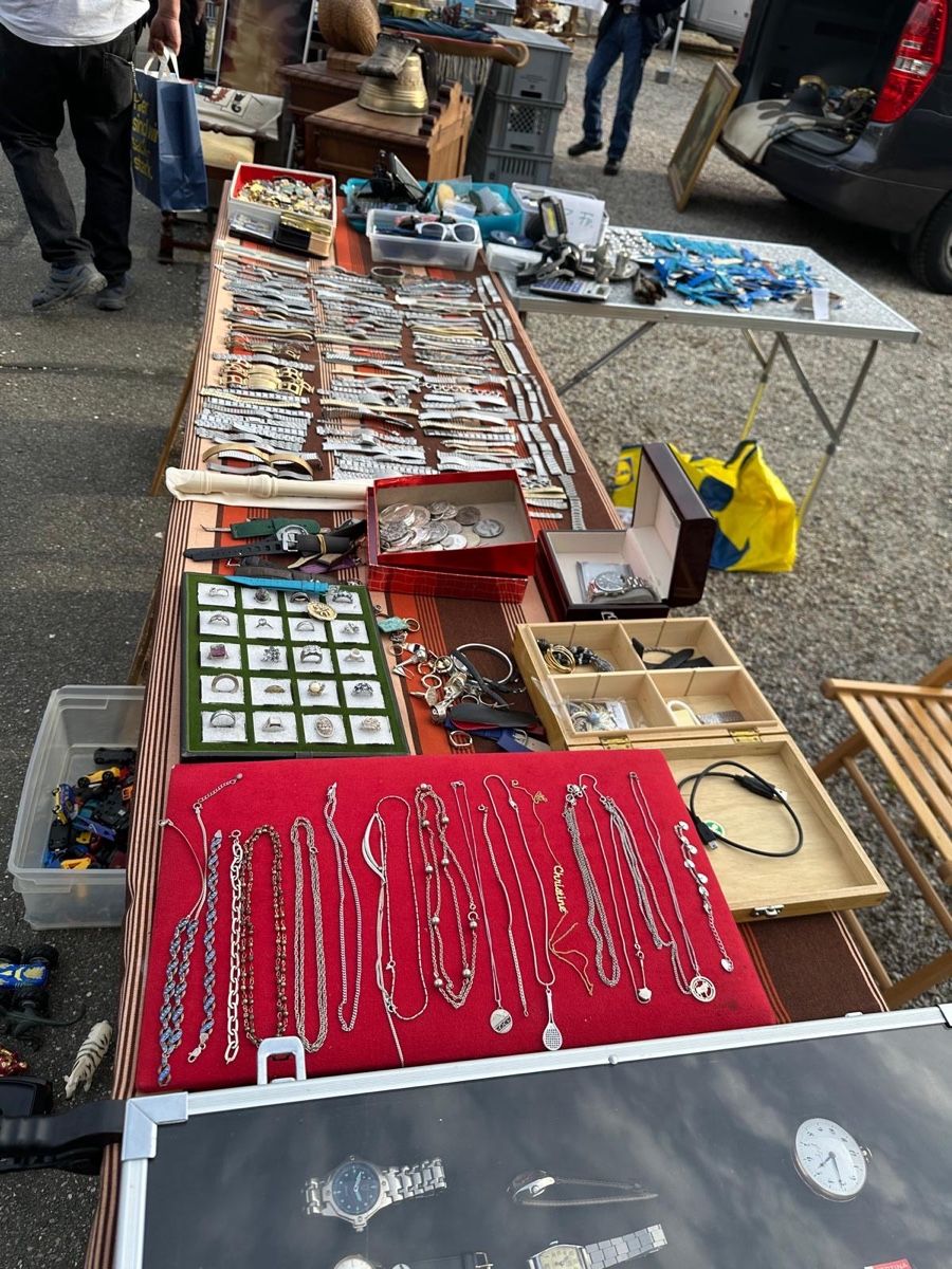 Tutti gli attrezzi: Alle Ware auf dem Flohmarktstand – Usato da Münchenstein venduto da Furki22 5