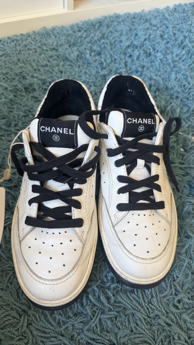 Chanel Damenschuhe: Chanel Sneaker Grösse 39 – Gebraucht aus Kloten von liu_65tx
