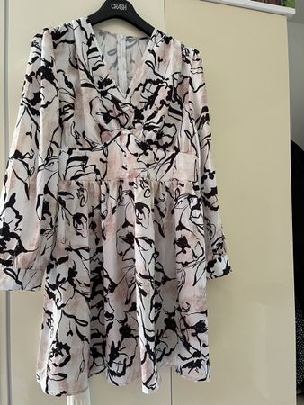 Neues wunderschönes Kleid