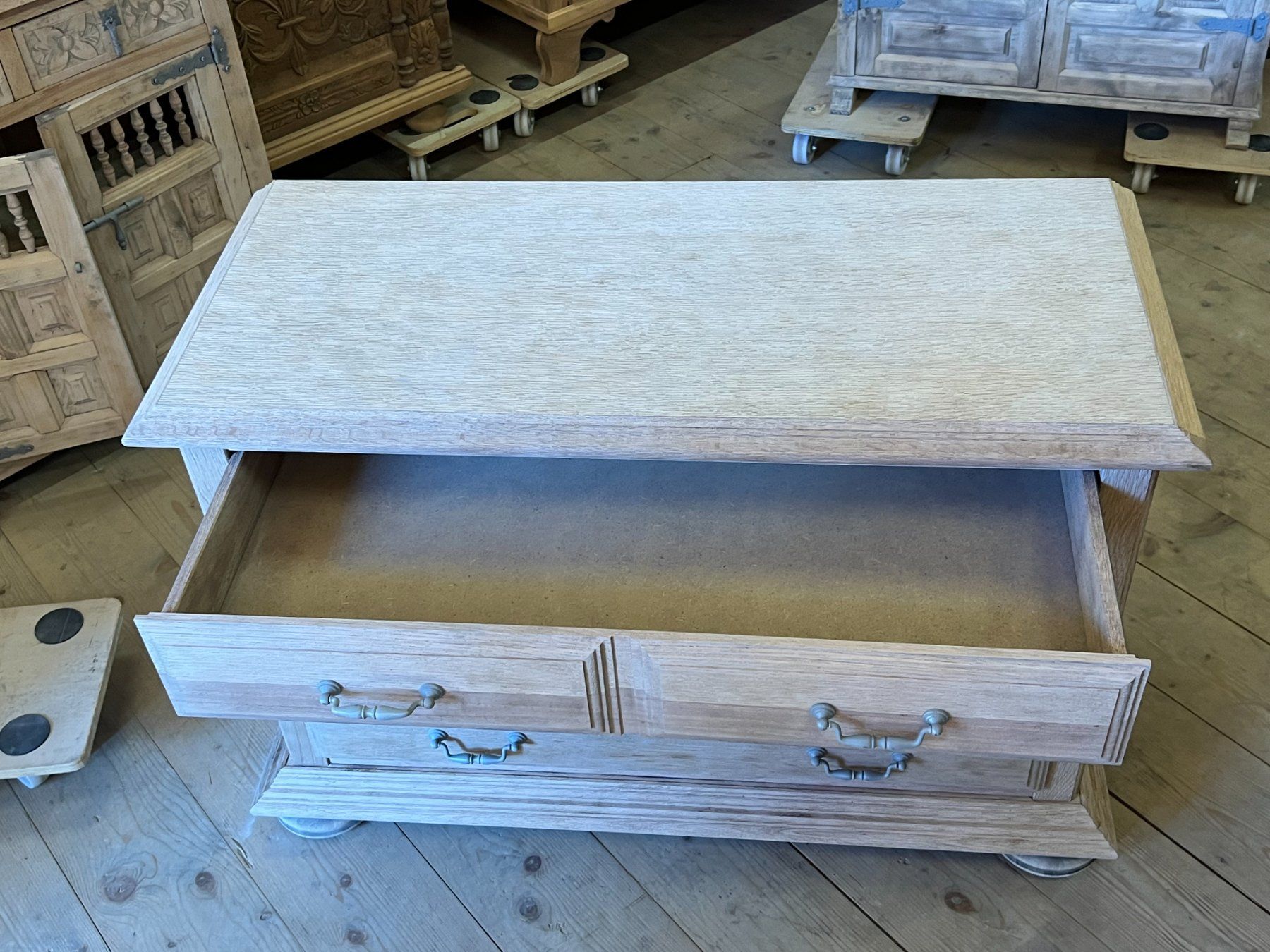 Cassettiere: ART 1060-K Commode chêne sablé – Usato da Pont-La-Ville venduto da BCMGLEAL 1