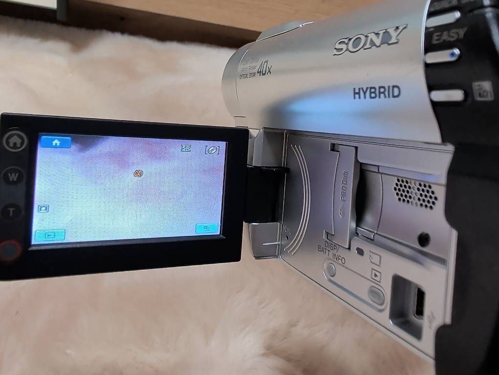 Sony Videocamere: Caméscope Sony Handycam DCR DVD110E – Usato da Collombey venduto da dan_kf9j