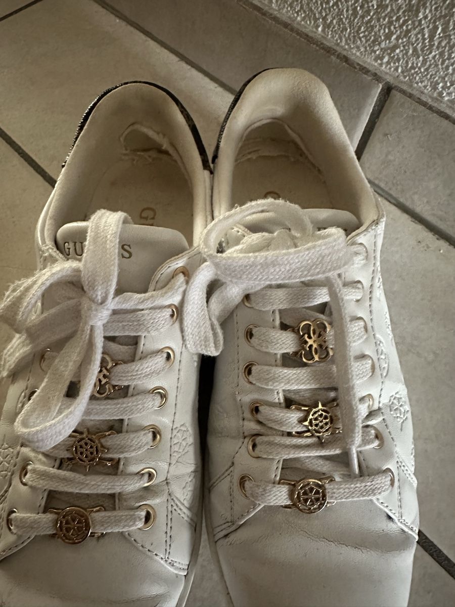 Guess Scarpe da donna: Guess, Grösse 40, Weiss mit Gold-Details – Usato da Remigen venduto da ana_no 2